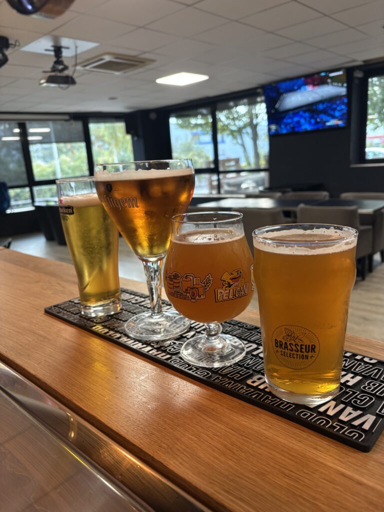 Bar du Club House avec une sélection de bières