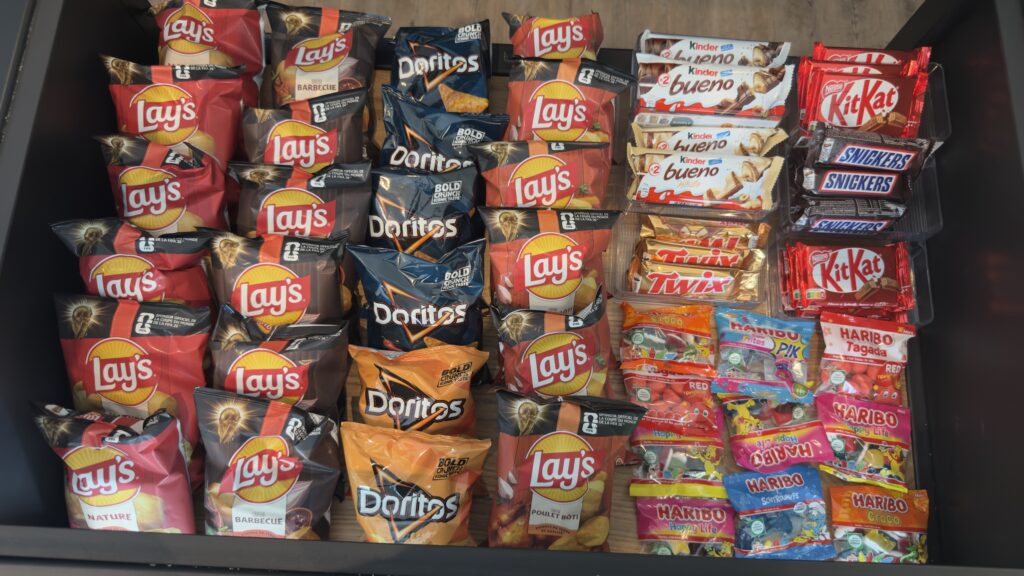 Chips et bonbons au Club House